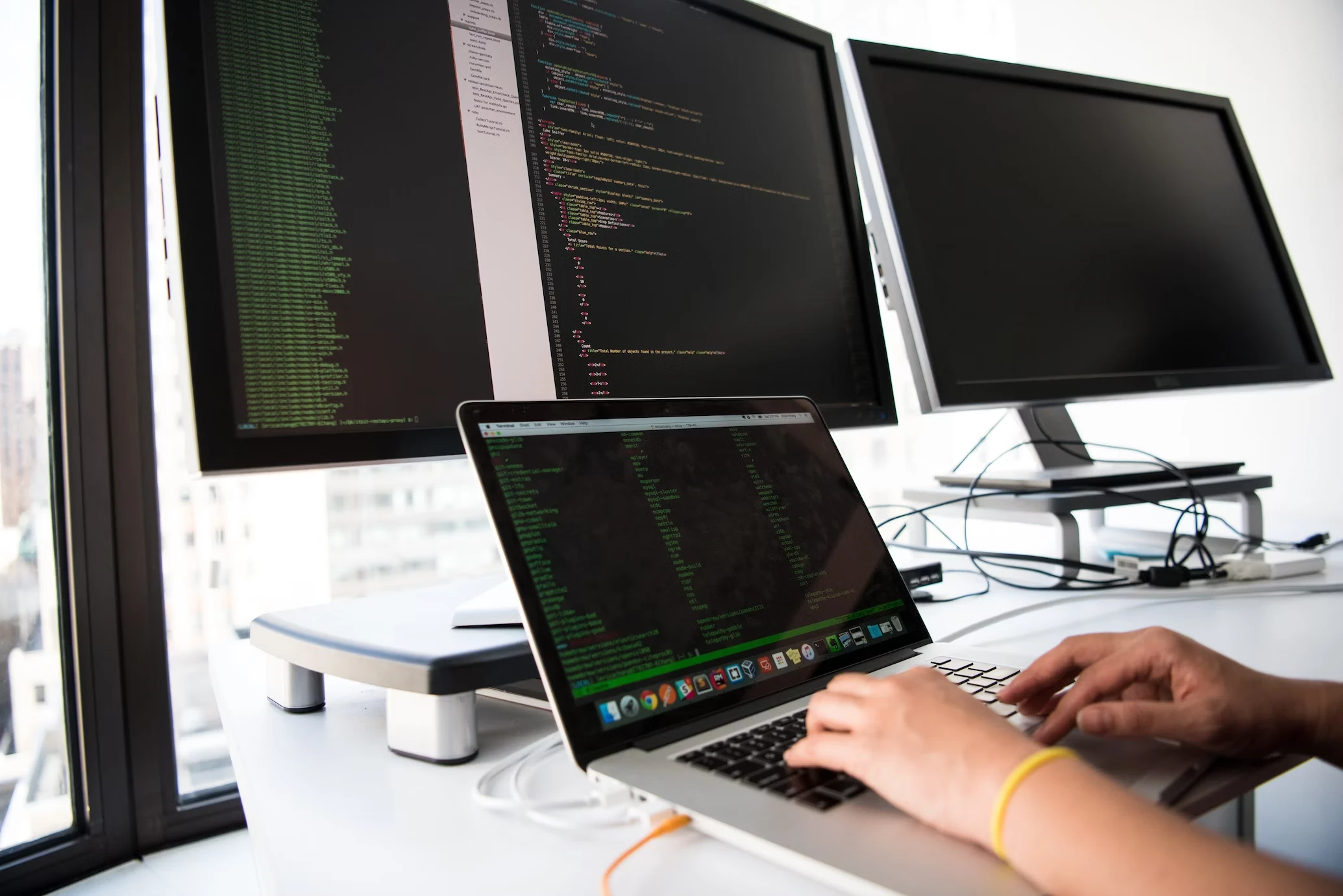 Go in the Cloud: Strategies for Deployment and Management in Containerized Environments